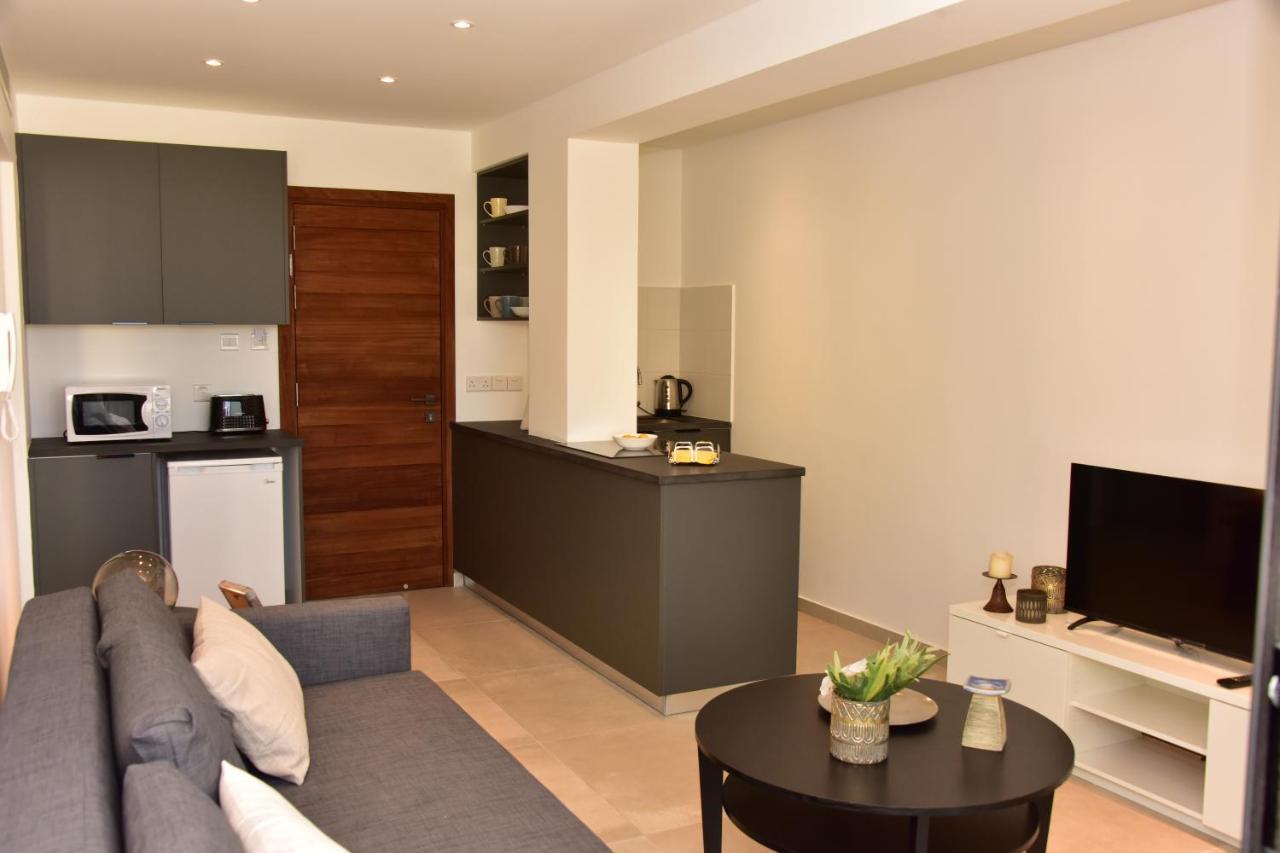 Georgia Court City & Seaview Larnaca Ngoại thất bức ảnh